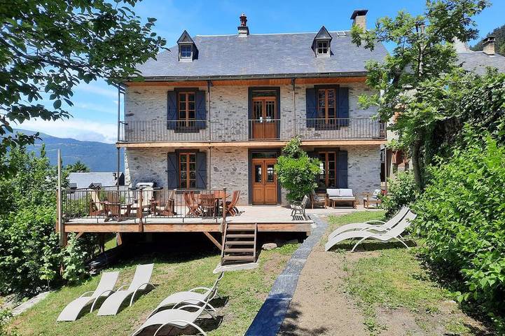 Location de vacances pour 10 personnes, avec jardin à Camparan