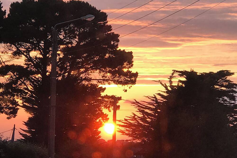 Renovated house, small sea view, 5 minutes from beaches and Gr34. Pets allowed in Plestin-les-Grèves, Ceinture Dorée