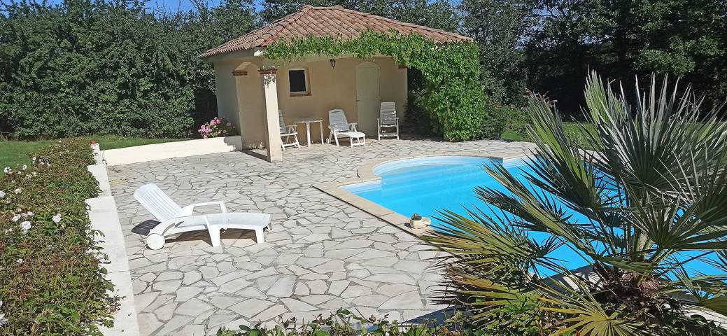 Holiday Home 'La Source' with Wifi and Pyrenees View in Puymaurin, Haute-Garonne