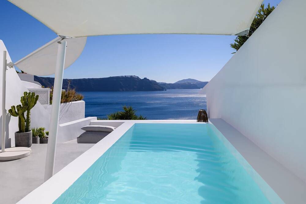 Luxury Retreat in Oia | Lathouri Cave Villa | Private Plunge Pool | Breathtaking Aegean Views in Oia, Santorini