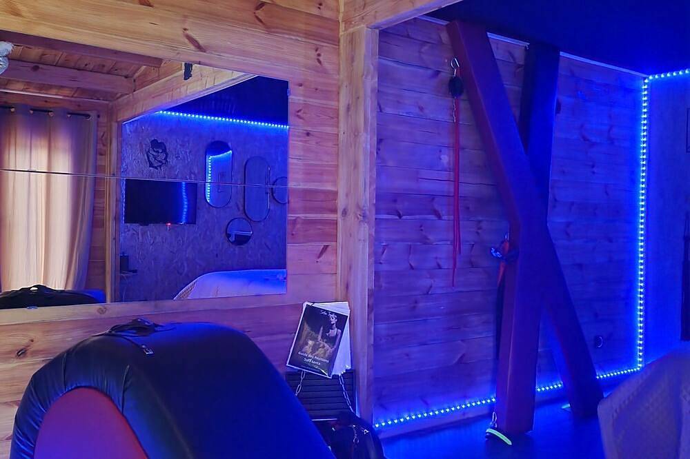 The Secret Love Room in Saint-Aigulin, Région de Jonzac