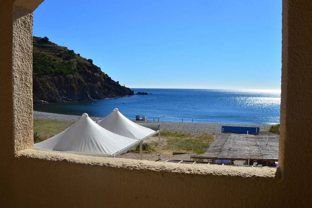 Appartement entier, Appartement 3 pièces cabine, 6 couchages à Cerbère, vue mer, parking, accès plage in Côte Vermeille, Cerbère