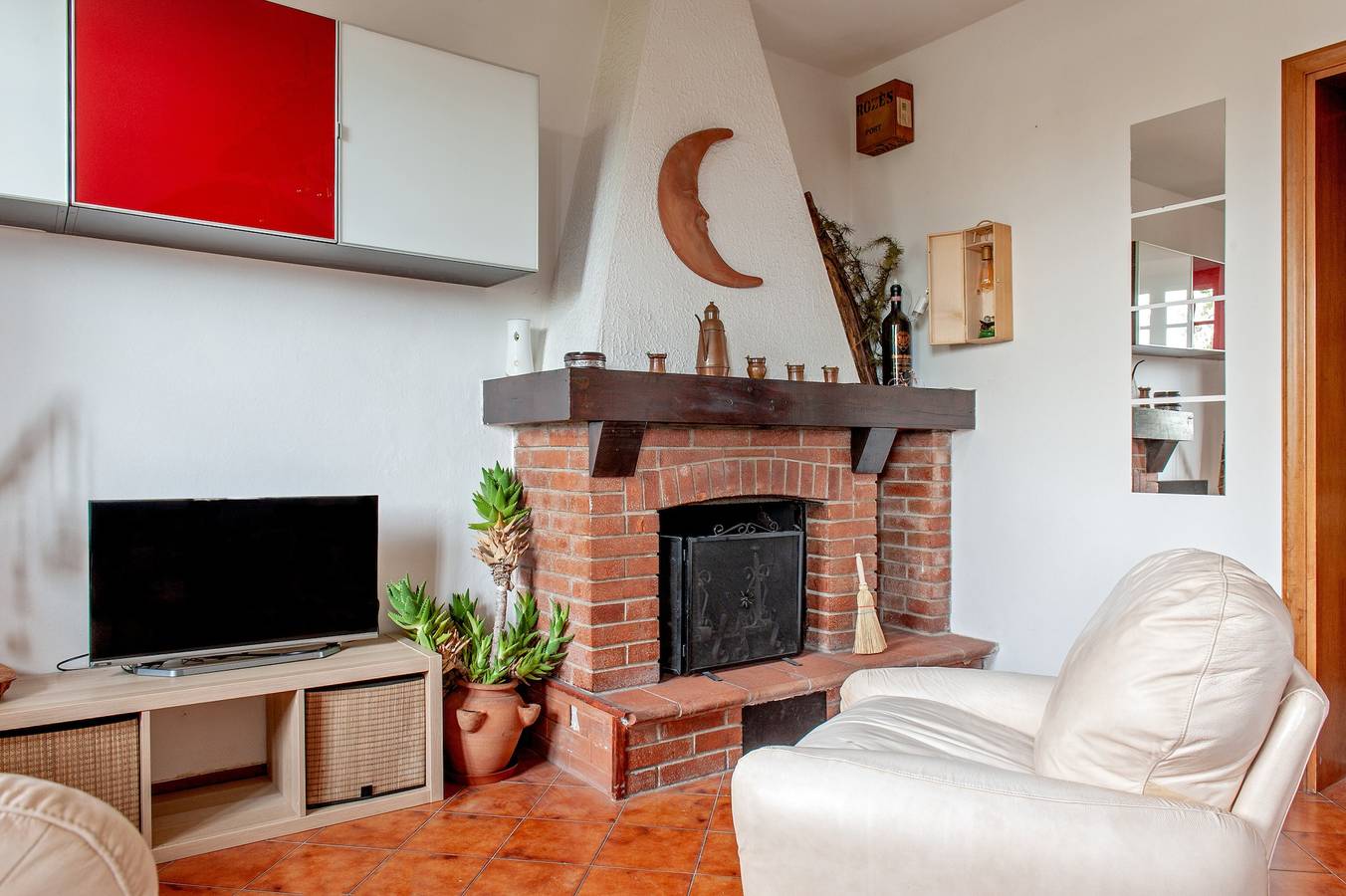 Vakantiehuis 'Casa Zito' met Uitzicht op de Bergen, Privéterras en Wi-Fi in San Giuliano Terme, Italiaanse Rivièra