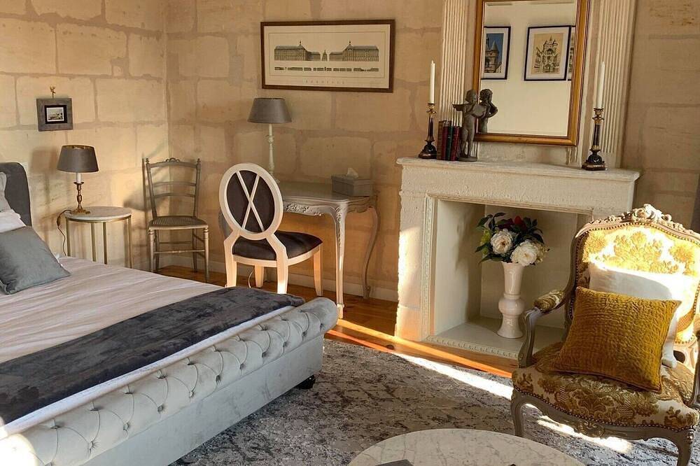 Maison Sommet Clos les arbories Hébergement 4 chambres, cuisine équipée, piscine in Lugon-et-l'Île-du-Carnay, Région de Libourne