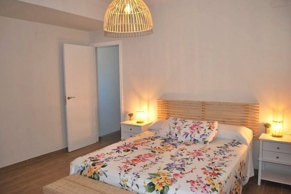 Villa a escasos metros de la playa, con piscina privada y 5 dormitorios in Cala Llobeta (Terres de l'Ebre), Calafat