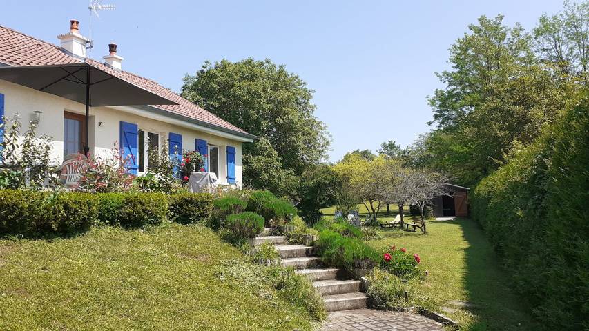 Gîte pour 6 personnes, avec Terrasse et Jardin dans Montot