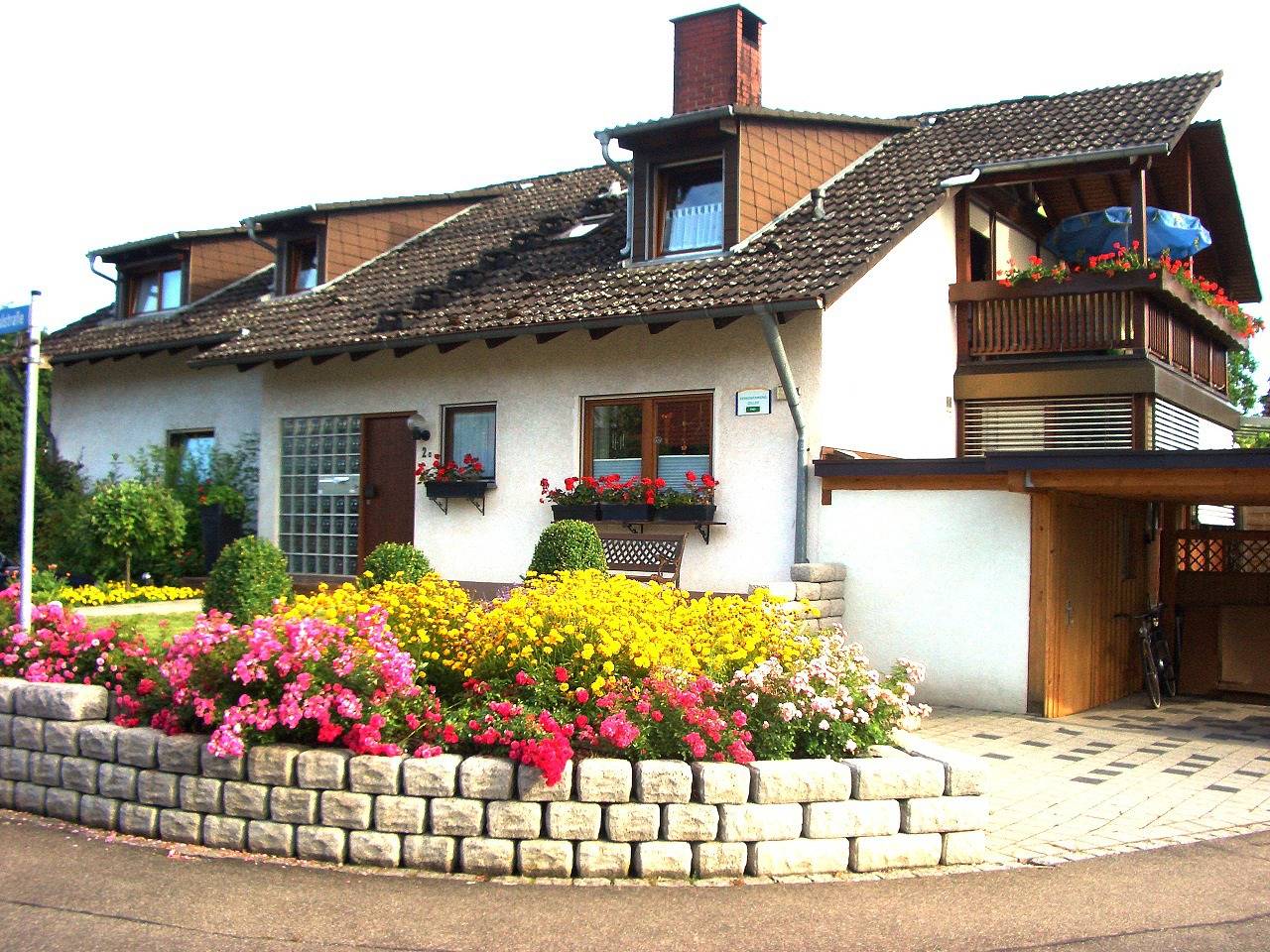 Ganze Ferienwohnung, Haus Ingrid - Wohnung West in Gailingen, Hegau