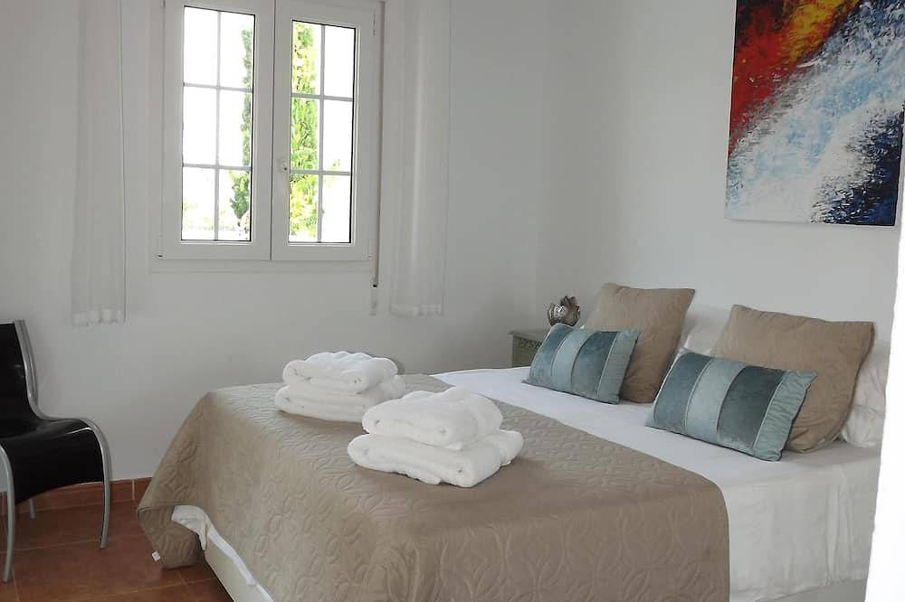 Villa with private pool and sea view from 1st floor, 5 mins walk to beach in Cala Vedella, Sant Josep de sa Talaia