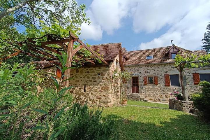 Location de vacances pour 6 personnes, avec jardin à Le Bouyssou