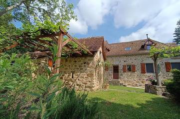 Gîte pour 6 personnes, avec jardin à Le Bouyssou