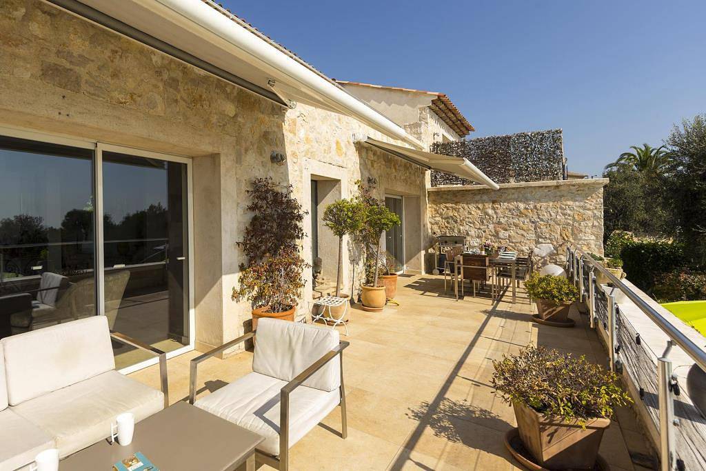 Holiday house with pool and views in Tourrettes-sur-Loup in Tourrettes-sur-Loup, Region de Cannes