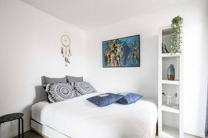 Appartement entier, Studio 24m2, balcon, clim réversible,  parking privé, tram in Grenoble, Isère