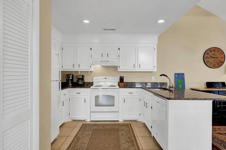 Vacation rental for 8 people, with yard and balcony in Isle of Palms