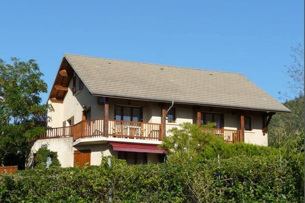 Entire apartment, T2 Between lake and mountains in Savines, 300m from the lake in Savines-le-Lac, Écrins National Park