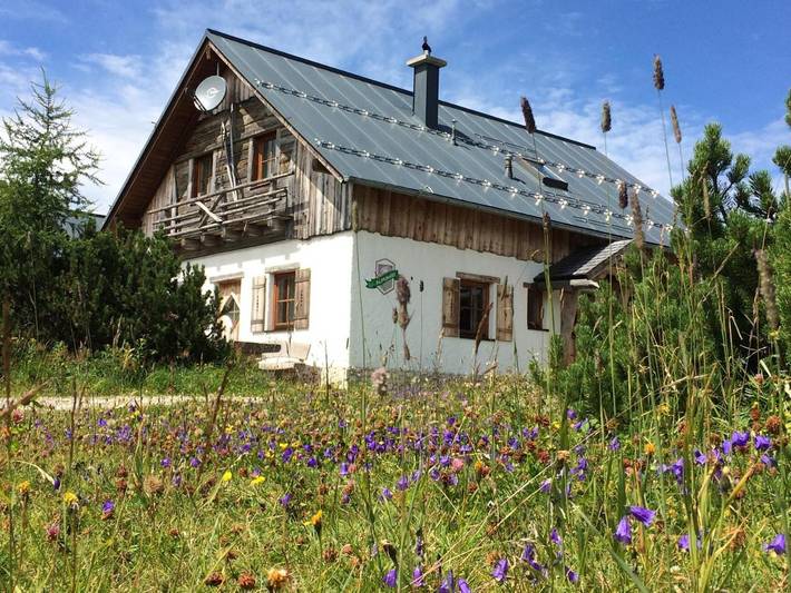 Chalet für 13 Personen, mit Seeblick und Sauna sowie Ausblick und Garten im Salzkammergut - 2