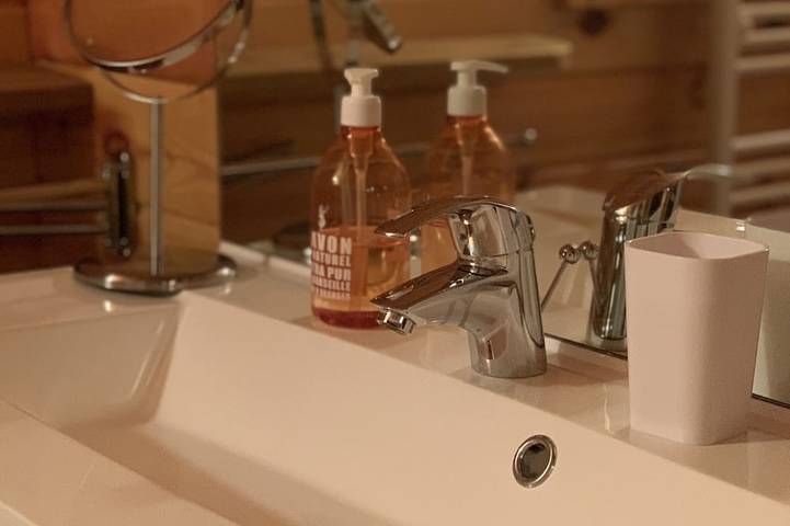 Location de vacances pour 6 personnes, avec jacuzzi et jardin ainsi que terrasse et sauna à Rochesson - 4