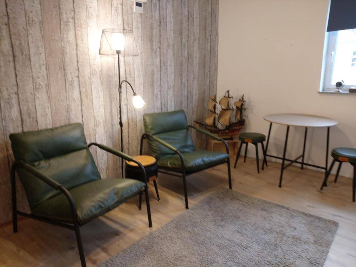Ganze Wohnung, Ferienhaus Pomerania Nostalgie-Flair Kapitänskajüte bei Rügen in Sundhagen, Stralsund Umland