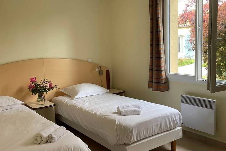 Location de vacances pour 4 personnes, avec jacuzzi ainsi que piscine et jardin, animaux acceptés à Les Forges - 4