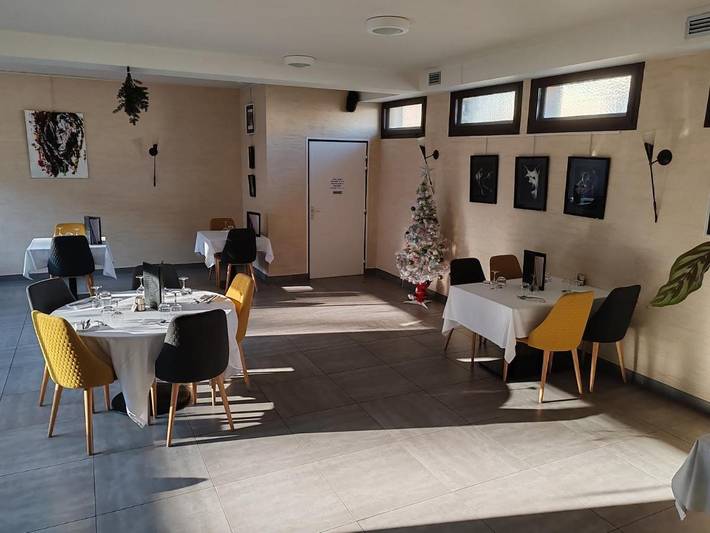 Hôtel, avec Terrasse à Airvault - 3