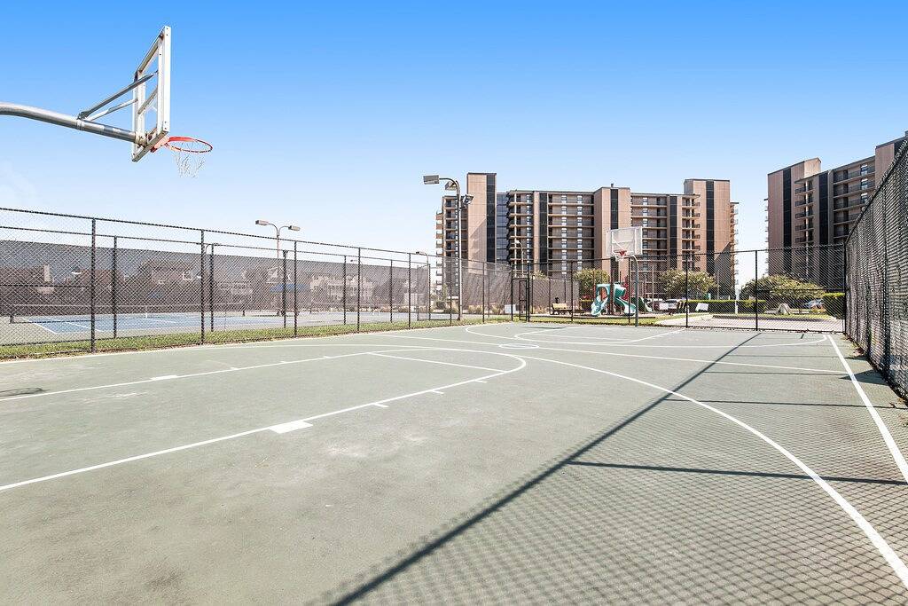 Ganze Wohnung, Sea Colony Ocean 8th floor condo w/ gym, tennis court, and balcony in Sea Colony, Middlesex Beach