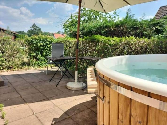 Maison de vacances pour 4 personnes, avec Jacuzzi et Terrasse ainsi que Jardin et Vue