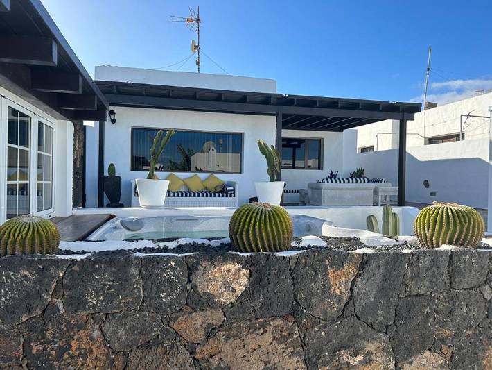 Apartamento para 4 personas, con Jacuzzi y Terraza en Los Cocoteros