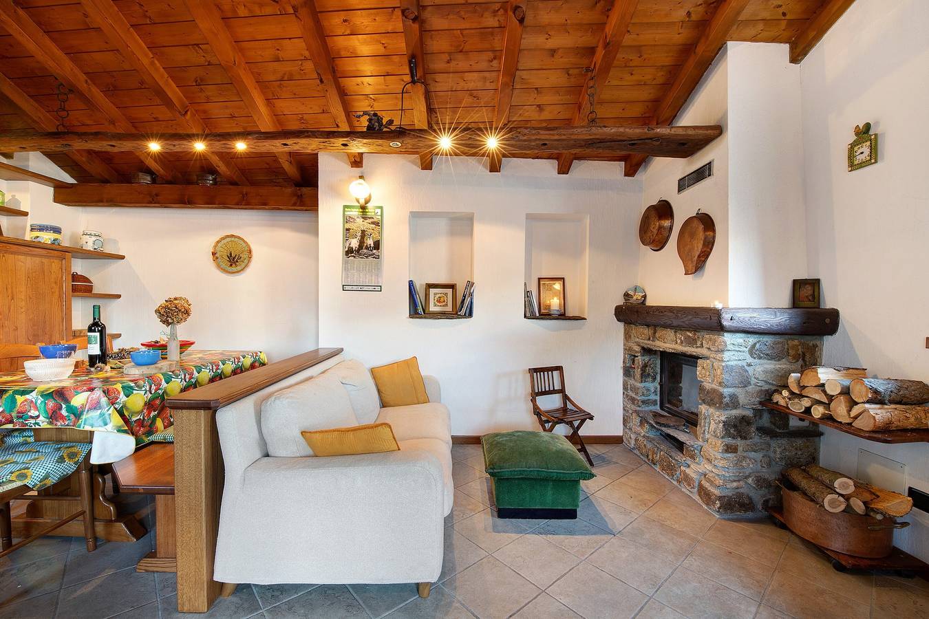 Maison de vacances "Baita Margherita" avec vue sur montagne et terrasse privée in Casargo, Alpes orobiennes occidentales