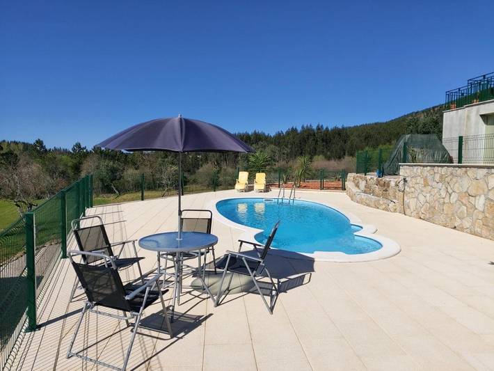 Casa rural para 6 personas, con jardín además de piscina y vistas, Se admiten mascotas en Portugal