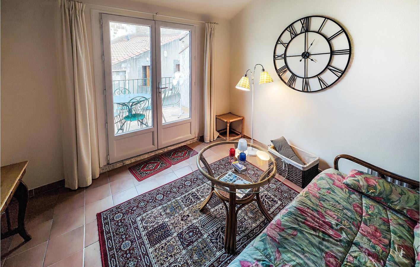 Apt serein de 90m2 avec jardin et TV, près de Servian in Servian, Côte méditerranéenne (France)