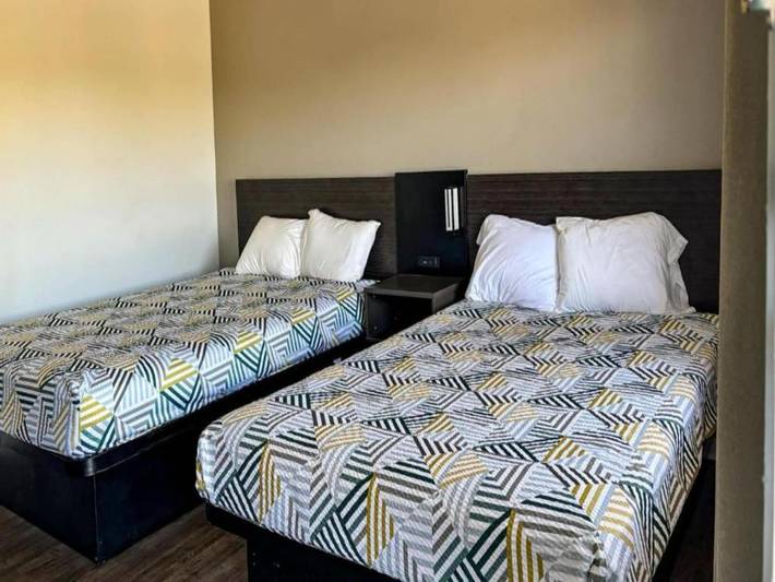 Ganze Wohnung, 2 Queensize-Betten | Nsmk, Micfridge in Fresno County