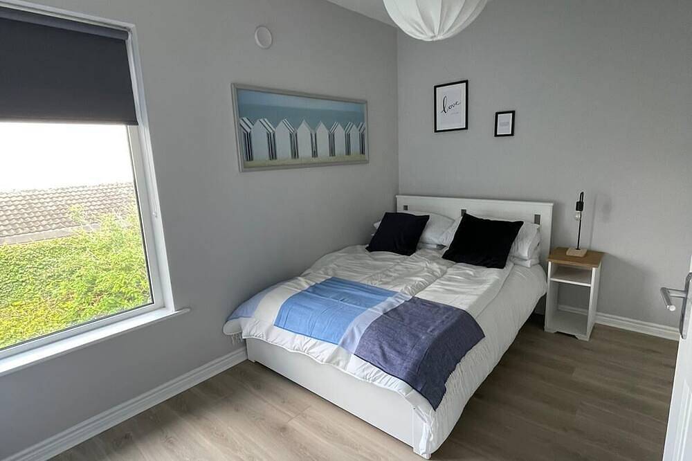Ganze Wohnung, Modern and Spacious No. 6 - sleeps 6 - free parking in Galway, County Galway