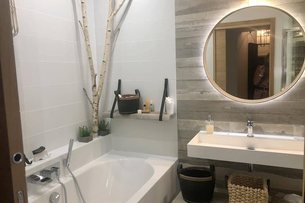 In Chateauneuf de Gadagne, in the heart of the village: 2 independent bedrooms in Châteauneuf-de-Gadagne, Vaucluse