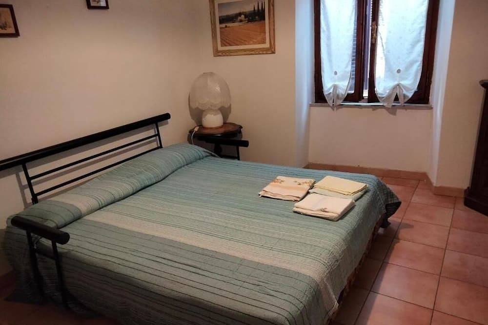 Grandma's House - Double Room with Private Bathroom in Casola in Lunigiana, Parco Regionale delle Alpi Apuane