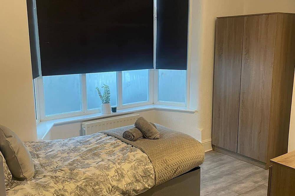 Abington Park 5 Bedrooms with en-suite in Northampton, Northamptonshire