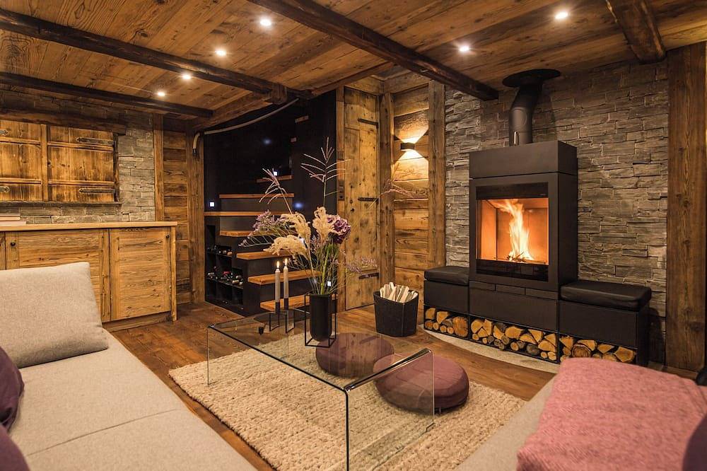 Gmachje - a cozy Tiny House in Findeln with ski-in/ski-out access in Zermatt, Wallisian Alps