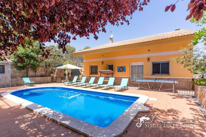 Villa pour 10 personnes, avec jardin et balcon à Olivella
