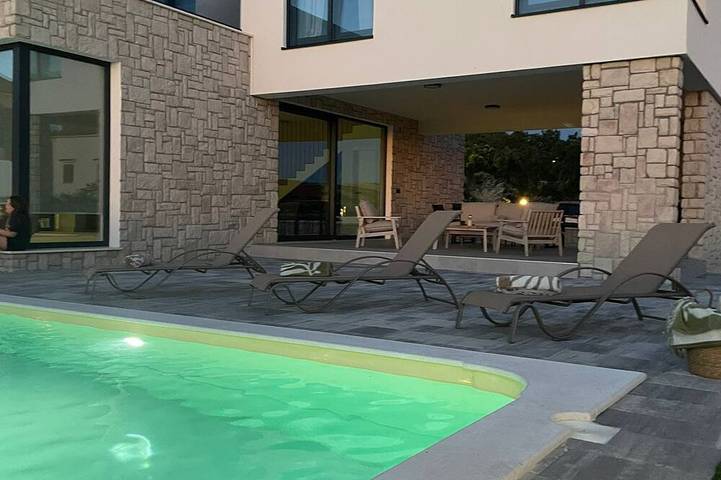 Ferienhaus für 9 Personen, mit Pool, mit Haustier