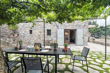 Gîte pour 7 personnes, avec jardin à Lucinasco