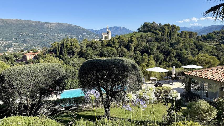 Chambre d’hôte pour 2 personnes, avec jardin et piscine dans les Alpes maritimes
