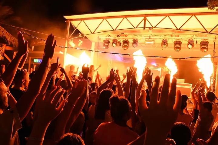 Camping pour 8 personnes, avec terrasse, animaux acceptés à Vias - 4