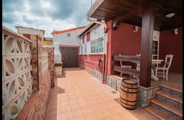 Apartamento para 6 personas, con piscina además de vistas y jardín en Sotillo de la Adrada
