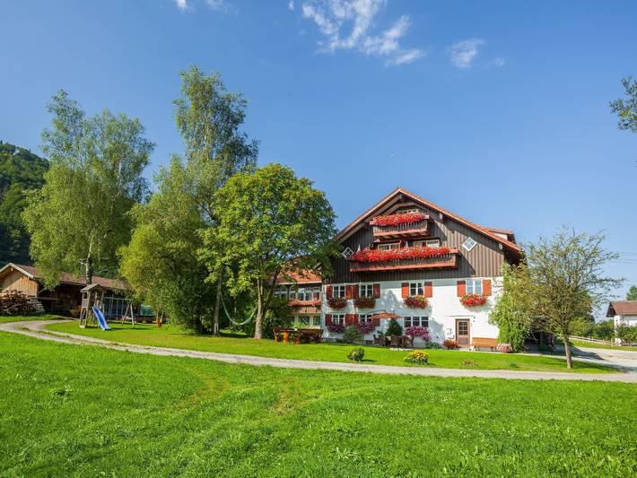 Ferienhaus für 4 Personen, mit Balkon und Balkon/Terrasse sowie Terrasse und Garten am Großer Alpsee