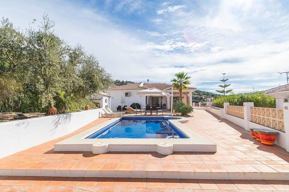 Beautiful 3 Bedroom Villa Casa Dini Canillas de Albaida with Private Pool in Canillas de Albaida, Provincia de Málaga
