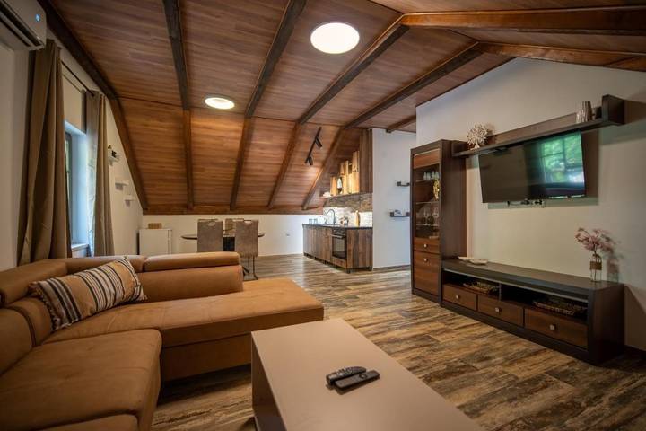 Apartament wakacyjny dla 4 osób, z widok i ogród w Kotor
