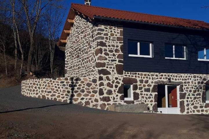 Gîte pour 6 personnes, avec terrasse et jardin à Arsac-en-Velay