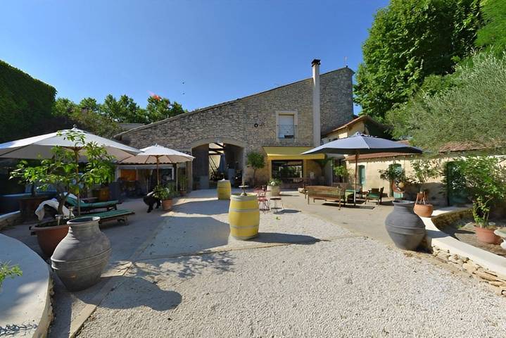 Cottage pour 2 personnes, avec jacuzzi et jardin à Bernis