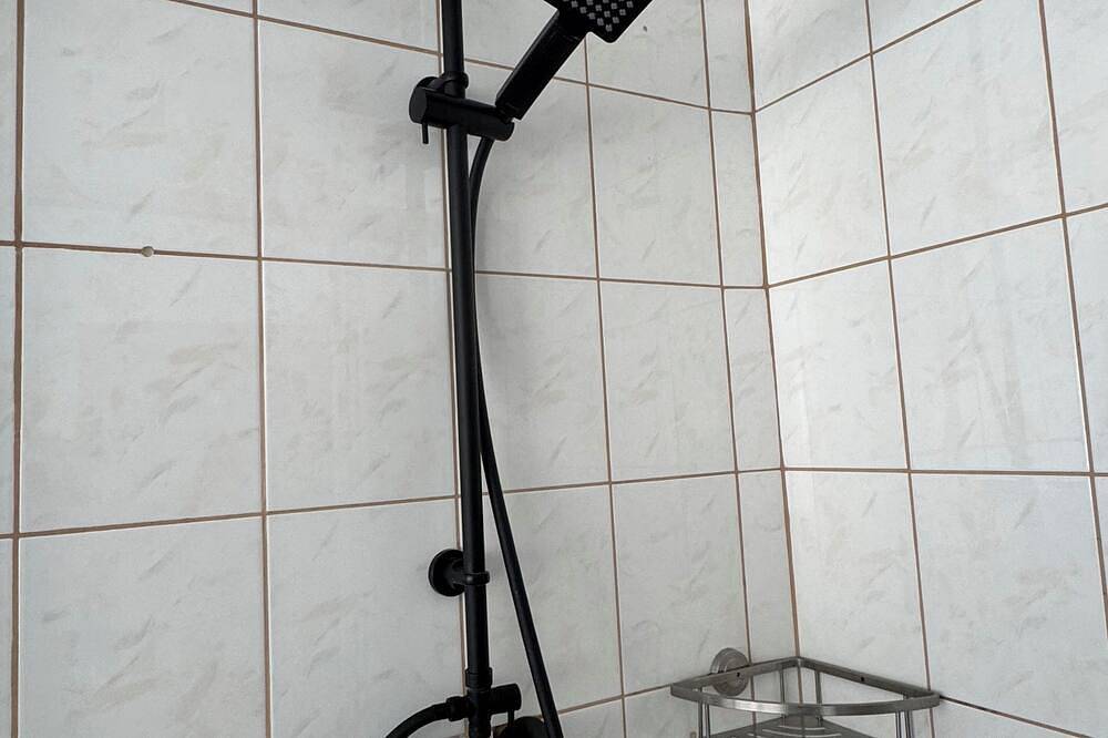 Ganze Wohnung, Bollenhut 1\ngroße, helle Ferienwohnung mit Terrasse in Bad Wildbad, Nordschwarzwald