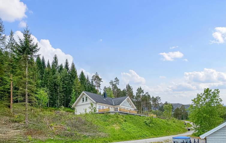 Ferienhaus für 10 Personen mit Garten in Nesset, Nördliches Fjordnorwegen