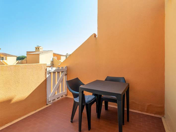 Gîte pour 4 personnes, avec terrasse dans Plage de La Roquille - 2