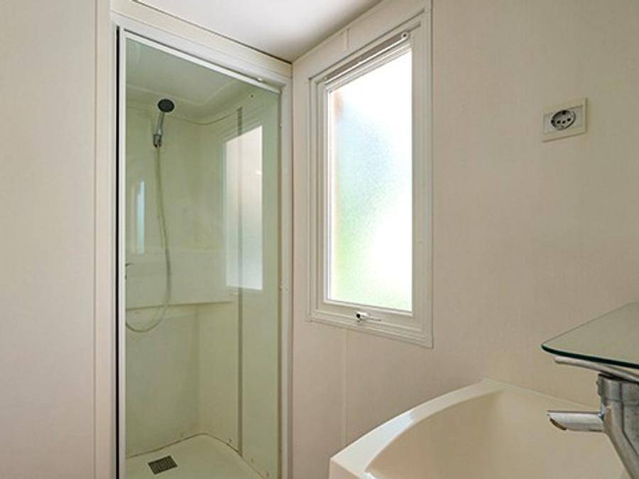 Camping Neptuno - Mobilhome 6 personas - Clásico | 3 Dormitorios | 6 Pers. | Terraza elevada | Aire acondicionado. in Pals, Costa Brava